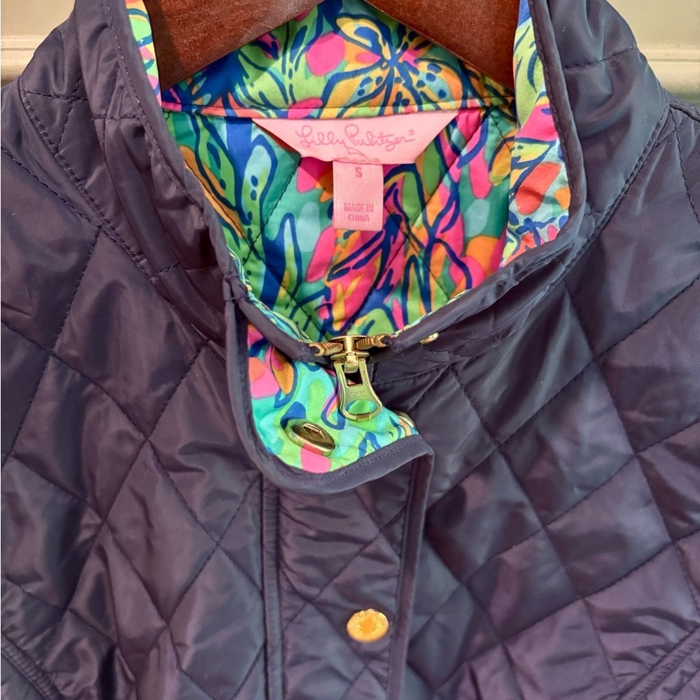 Lilly Pulitzer Getaway Quilted Vest in Navy Size Small NEW WithOUT Tags - Picture 3 of 7